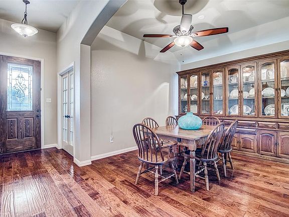 3rd image of 5112 Pinewood Dr