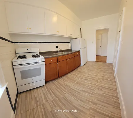 Rented by Metro Park Realty Inc | media 21