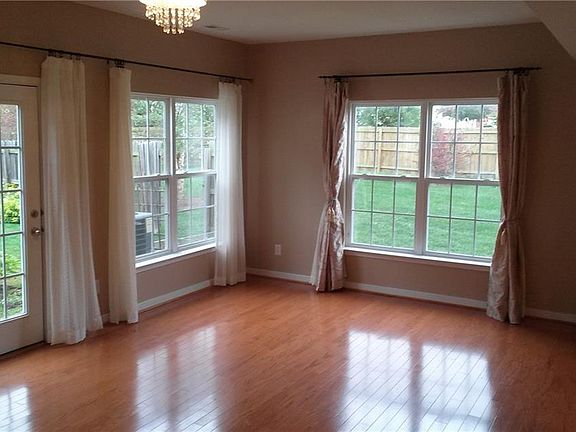 3rd image of 11301 Abbots Cross Ln