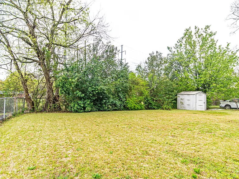 4342 Sunshine Dr — Photo 2