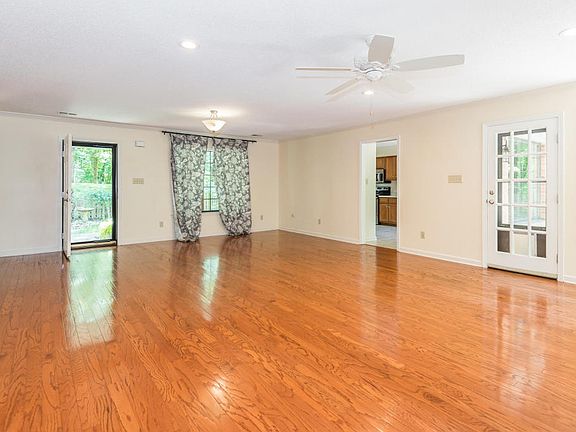 3rd image of 5242 Sportsman Dr