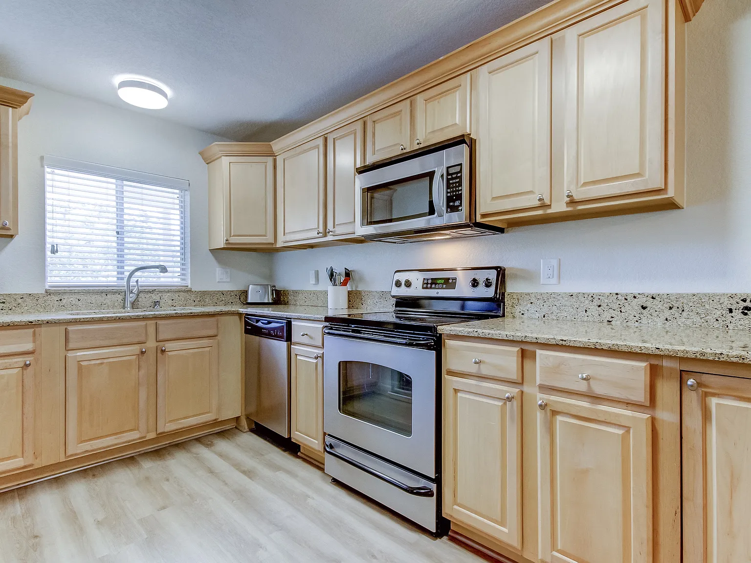 2 bed, 1145 sqft, $2,500 — Photo 3