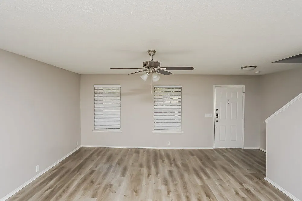 4 bed, 2.5 bath, 2400 sqft, $3,160 — Photo 4