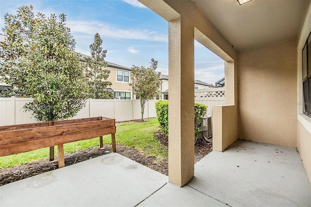 3 bed, 2.5 bath, 1637 sqft, $2,500 — Photo 4