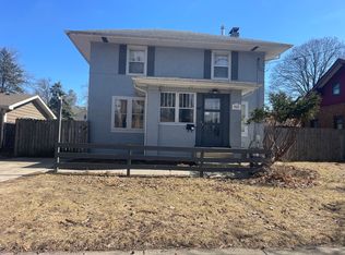 907 Cedar Ave, Elgin, IL 60120