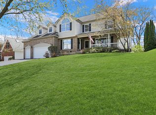 235 W Shore Dr, Grayslake, IL