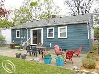 4th image of 907 Amelia Ave