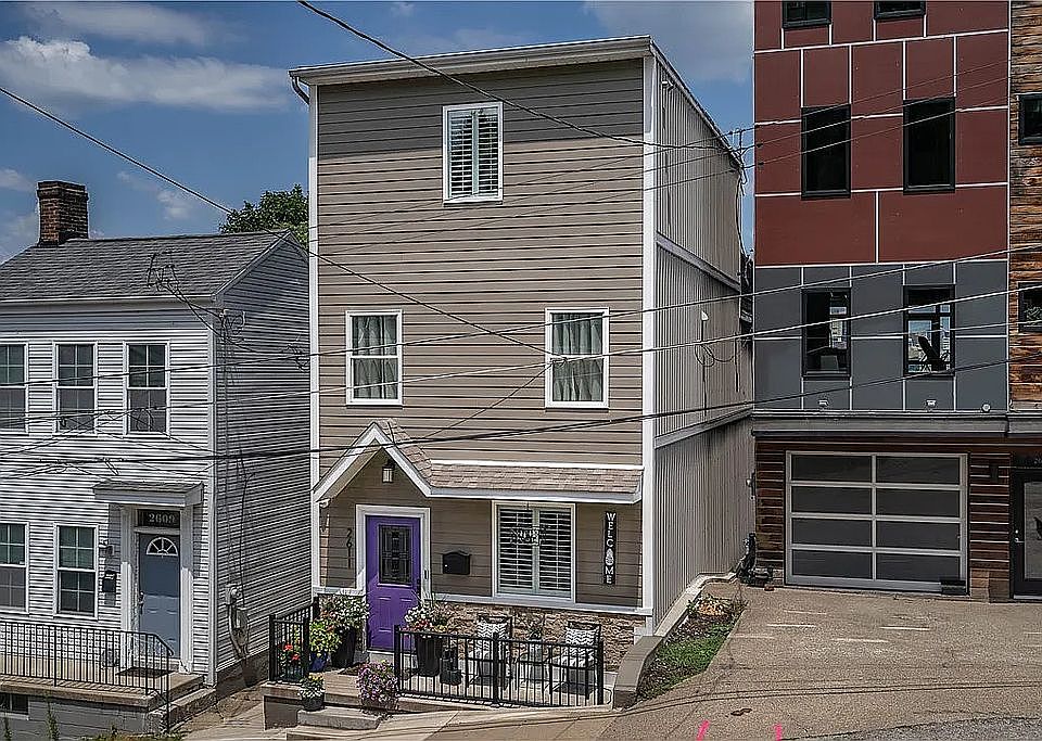 1st image of 2611 Stella St