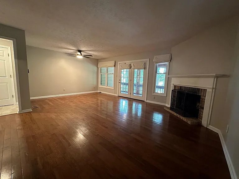 3505 Lakeside Ct — Photo 12