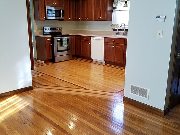 4th image of 25 Ferrecchia Dr