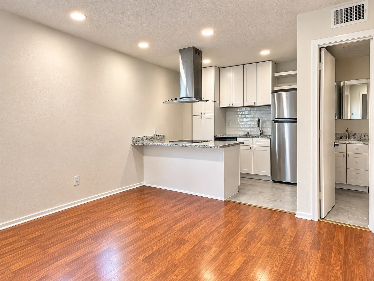 2 bed, 658 sqft, $1,450 — Photo 4