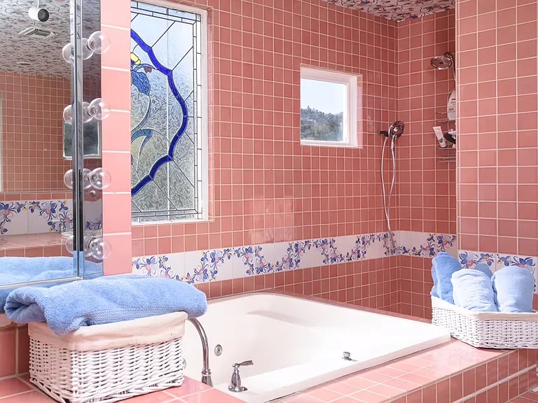 2400 Benedict Canyon Dr — Photo 39