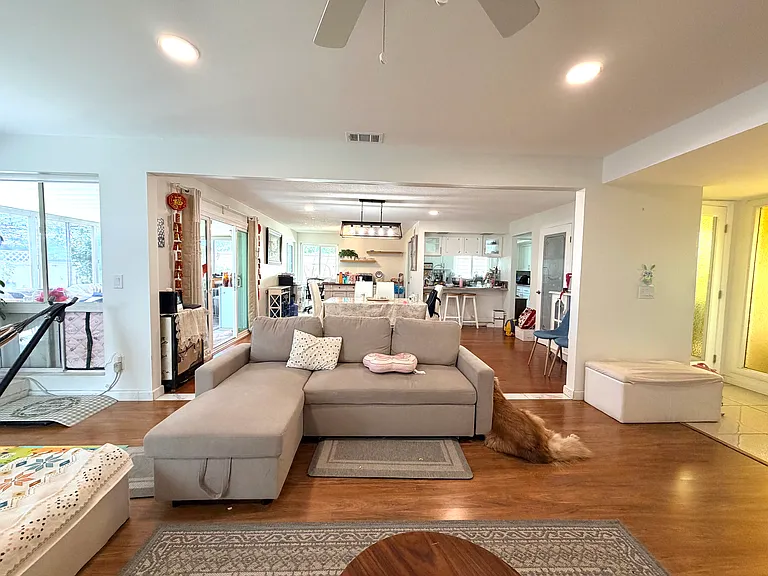 1054 Rolling Hills Dr — Photo 4
