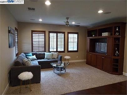 3rd image of 504 W Bonaventure Way