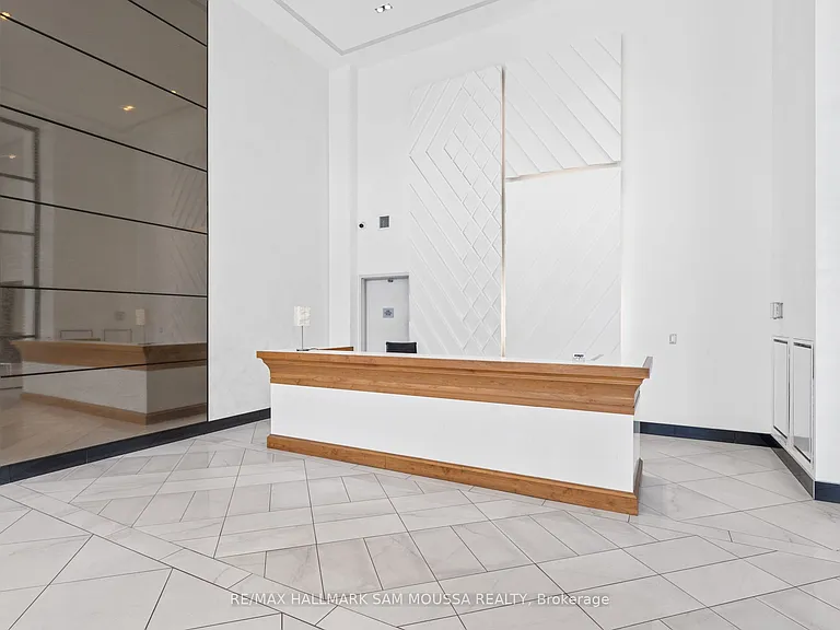 255 Bay St #1208 — Photo 4