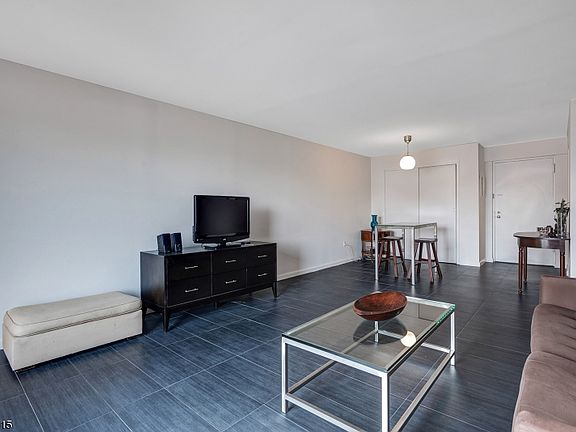 5th image of 18 Prospect Street- 5b #B