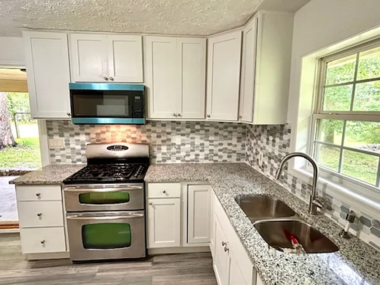 135 Haywood Valley Rd — Photo 3
