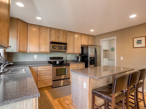Kitchen with island
