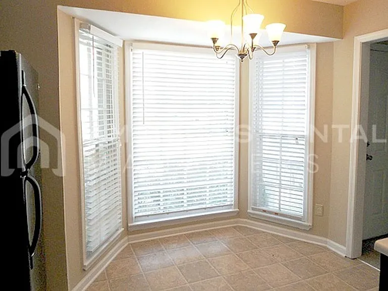 378 Jamestown Manor Dr — Photo 5