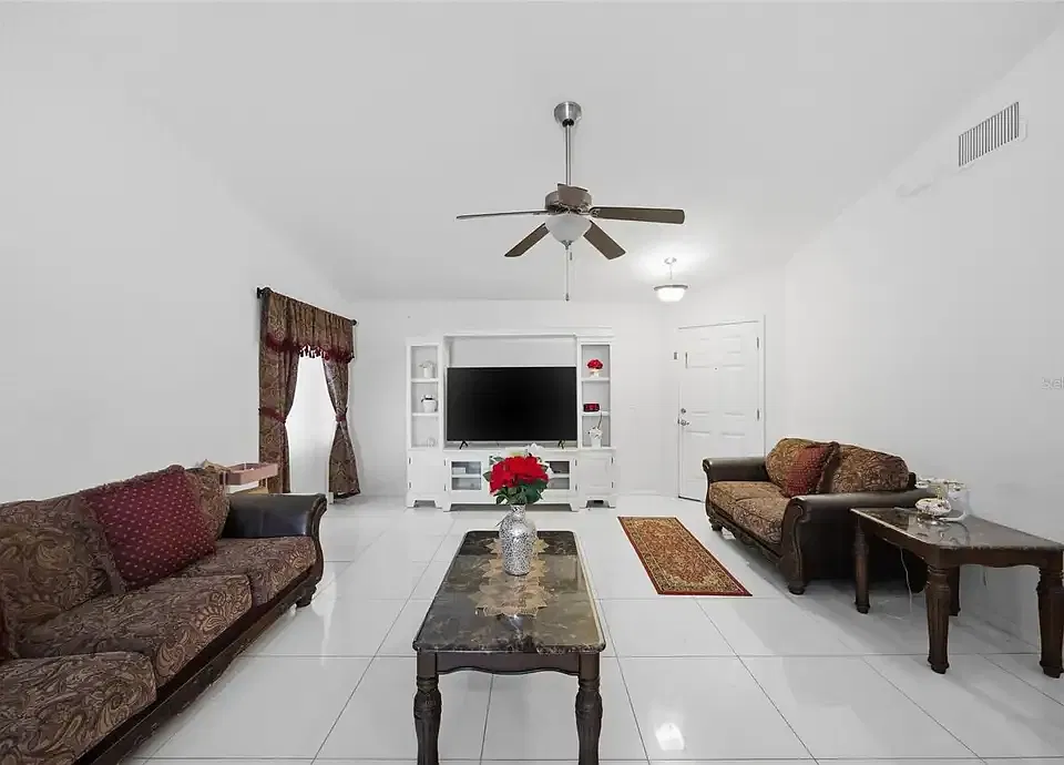 3 bed, 1524 sqft, $2,075 — Photo 3