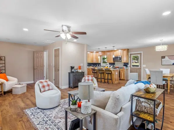 1602 Broadway Dr, Graham, NC 27253