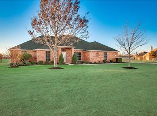 305 Springfield Ln, Waxahachie, TX 75165