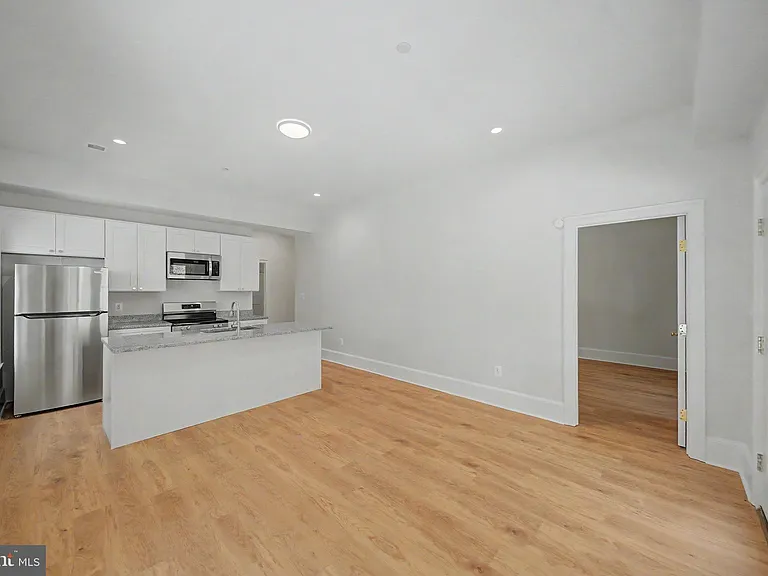 10205 Sorrel Ave — Photo 6