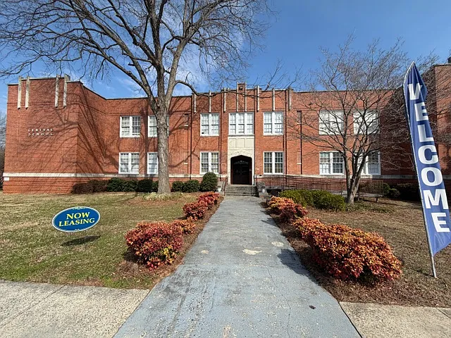 425 E Washington Ave #401-202