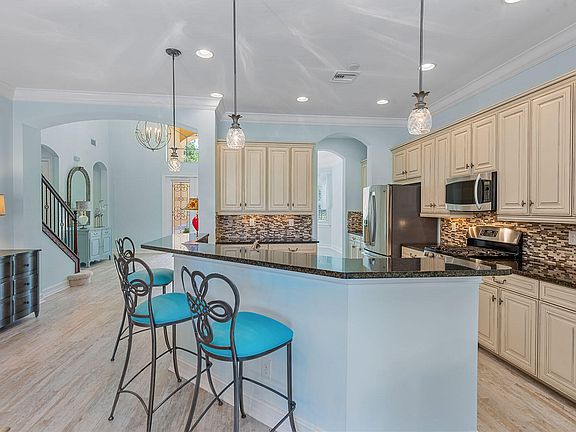 3rd image of 9217 Campanile Cir