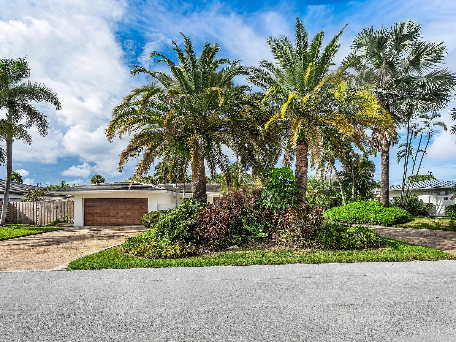 3 bed, 2.5 bath, 2152 sqft, $16,500 — Photo 2