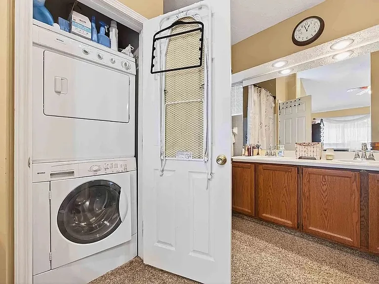 1894 E Bay Pointe Dr — Photo 9