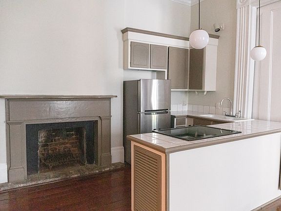 3rd image of 68 Beaufain St #11514079
