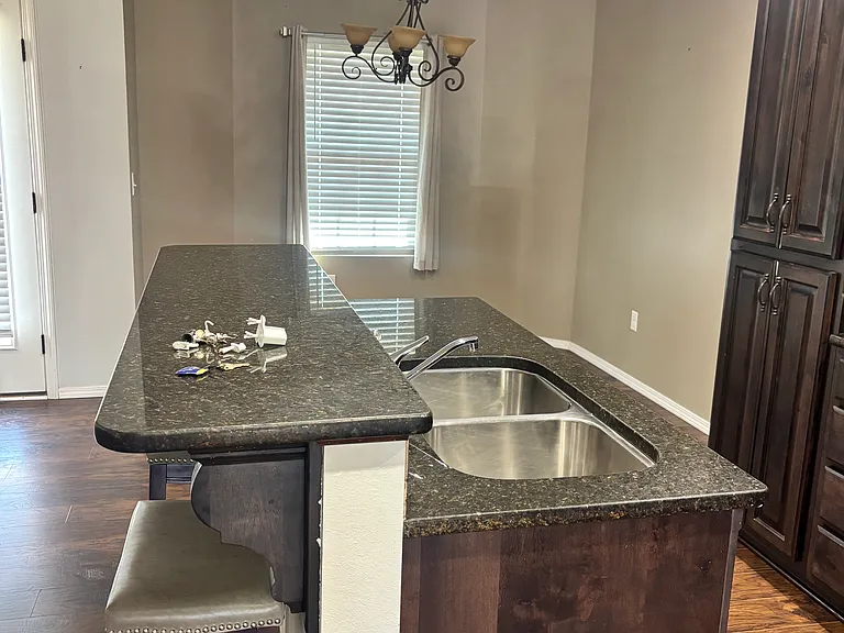 1521 Brewster Ln — Photo 6