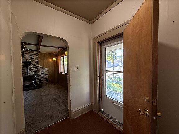 3rd image of 554 E Broadway St
