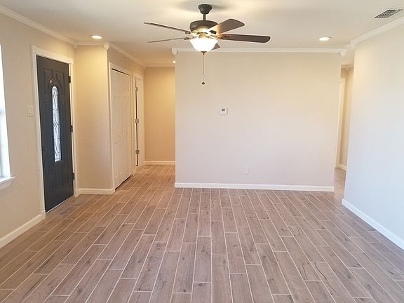 4th image of 4415 Erie Dr