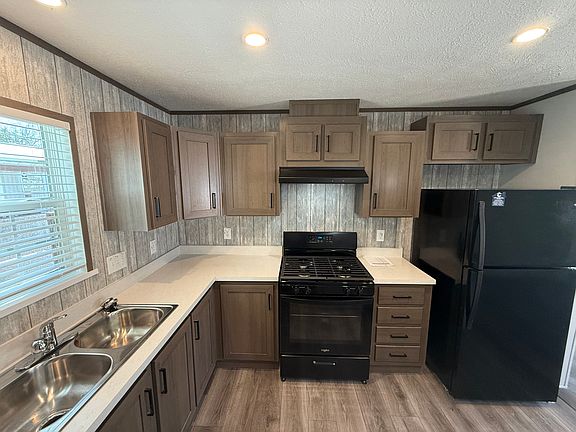 4th image of 2308 Johnson Street Site #40