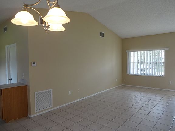 3rd image of 541 Londonderry Cir SE