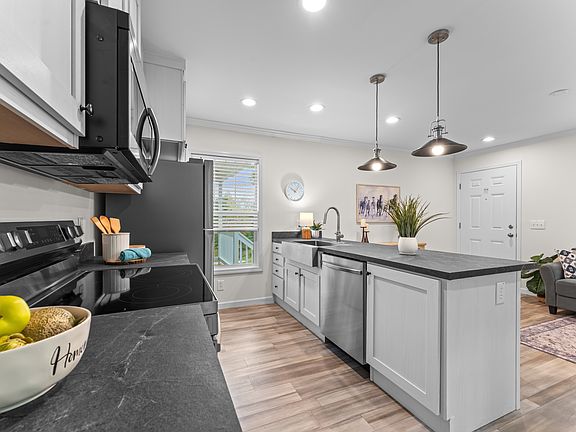 2nd image of 569 Ridge Crest Ln