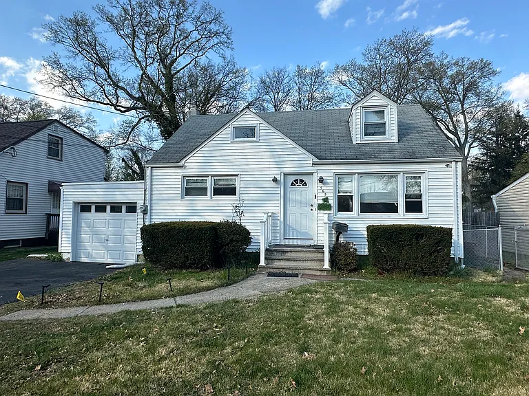 Hunter Ave — Photo 49