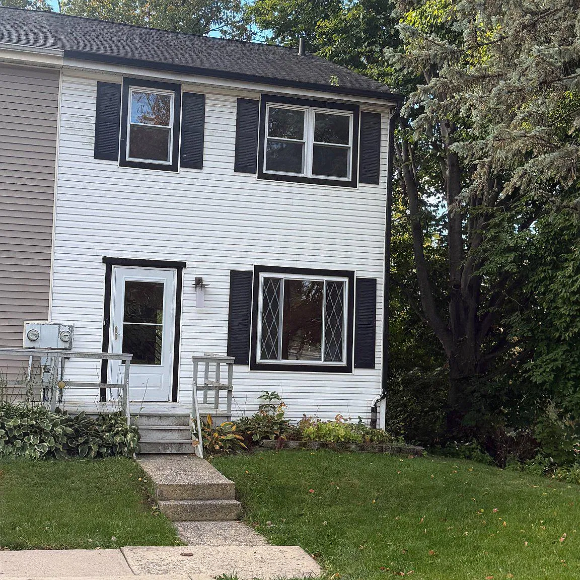 3 bed, 1.5 bath, 1188 sqft, $1,700 — Photo 2