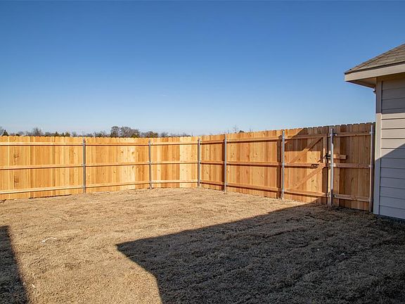 4th image of 1809 Cross Oaks Dr