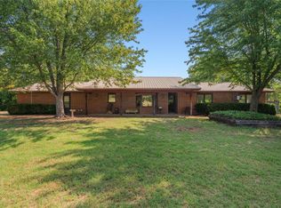 2025 Cherokee Dr, Calumet, OK 73014