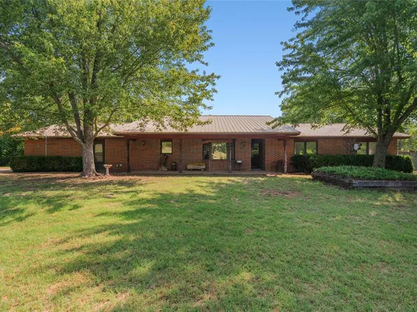 2025 Cherokee Dr, Calumet, OK 73014