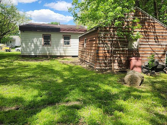 4th image of 122 Doyle Ave