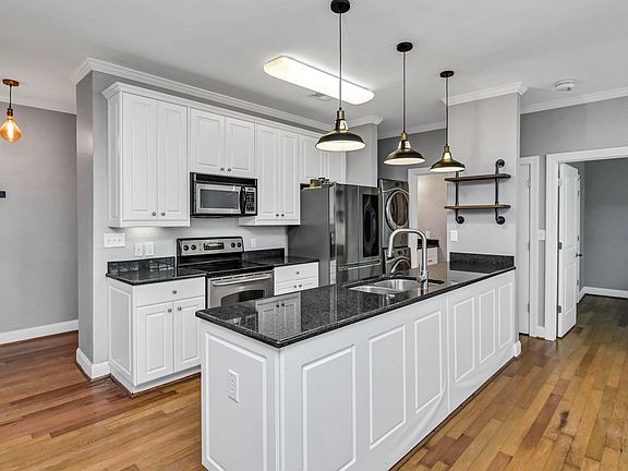 5th image of 705 Maple St APT D203