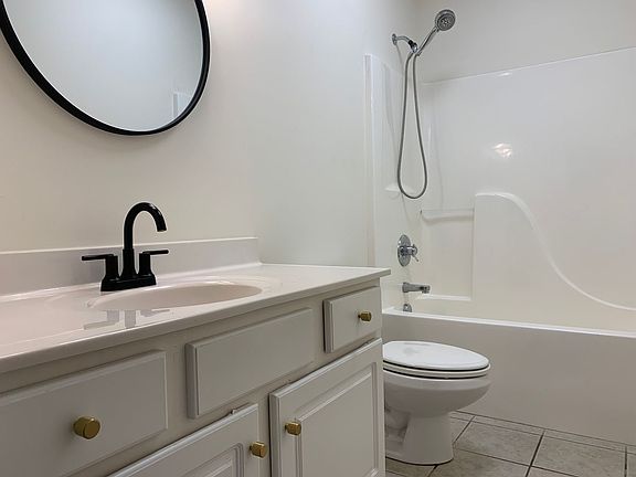 3rd image of 1315 Enterprise Dr APT B