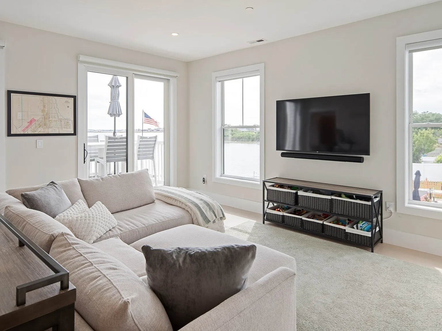 2 bed, 2.0 bath, 1109 sqft, $4,950 — Photo 2