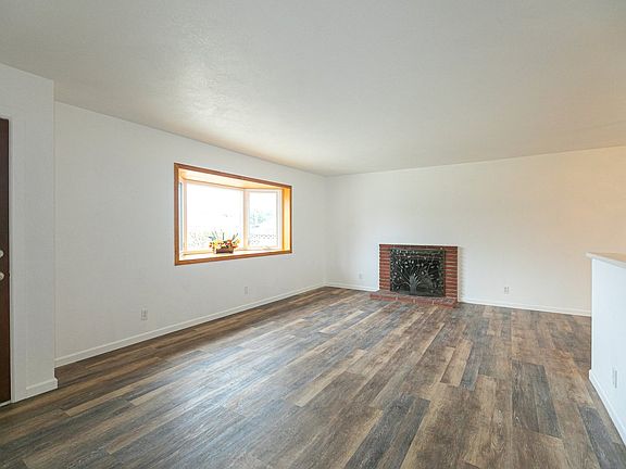 5th image of 6692 Santa Catalina Ave