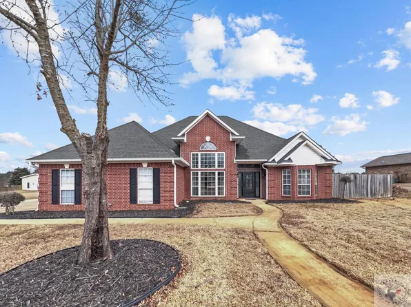 1125 Beaver Lake Dr, Texarkana, TX 75501