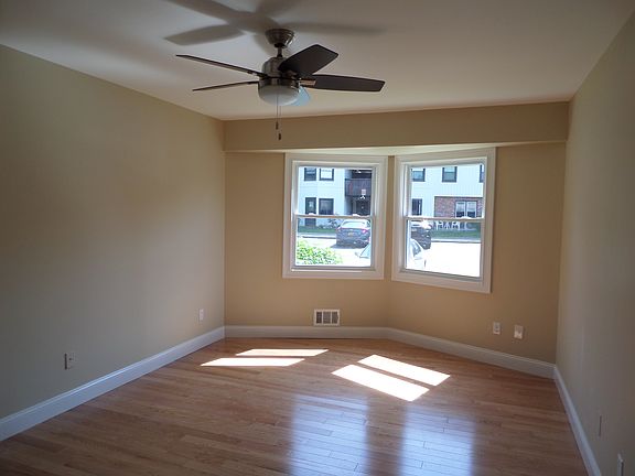 5th image of 15 Essex Pl #F